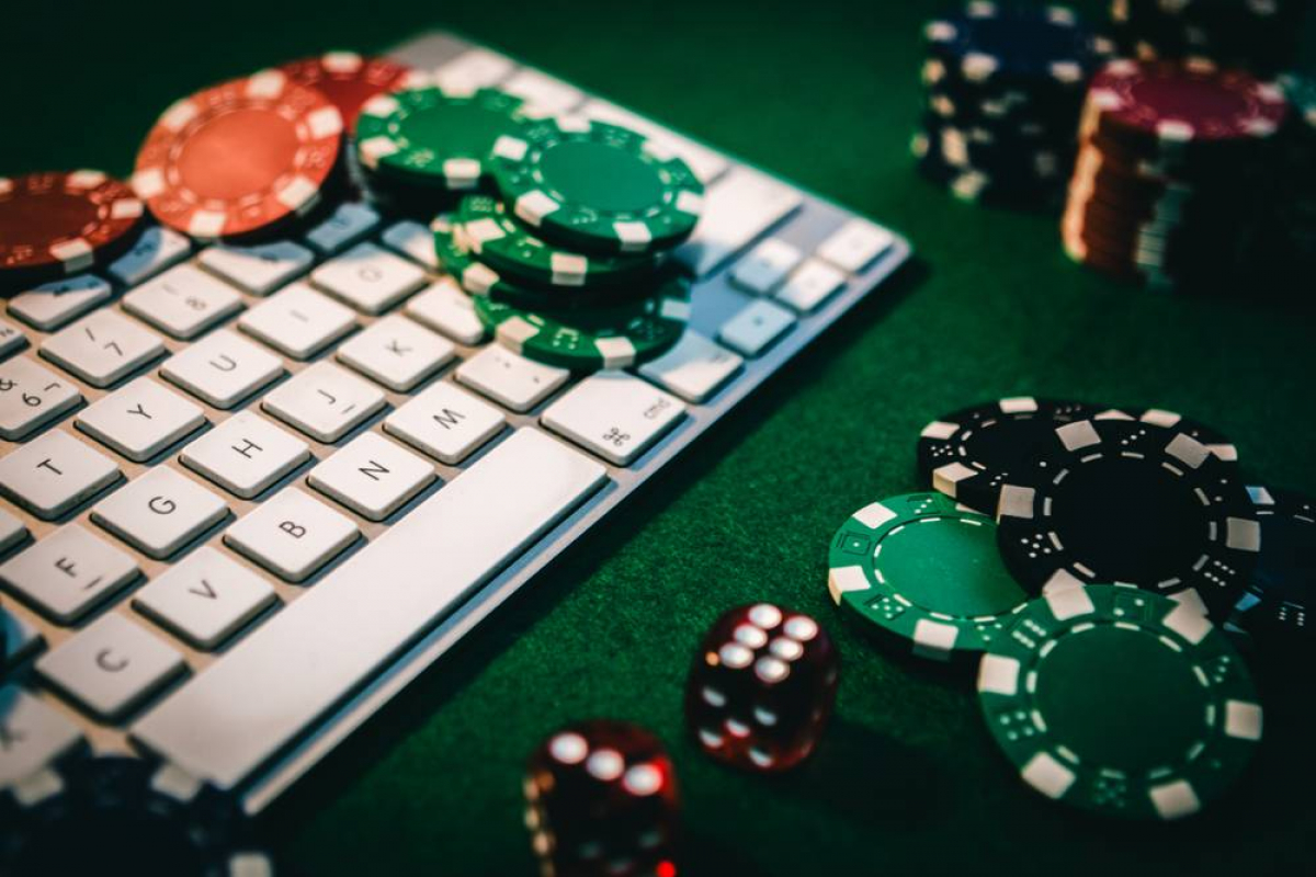 Top 6 Benefits of Online Poker